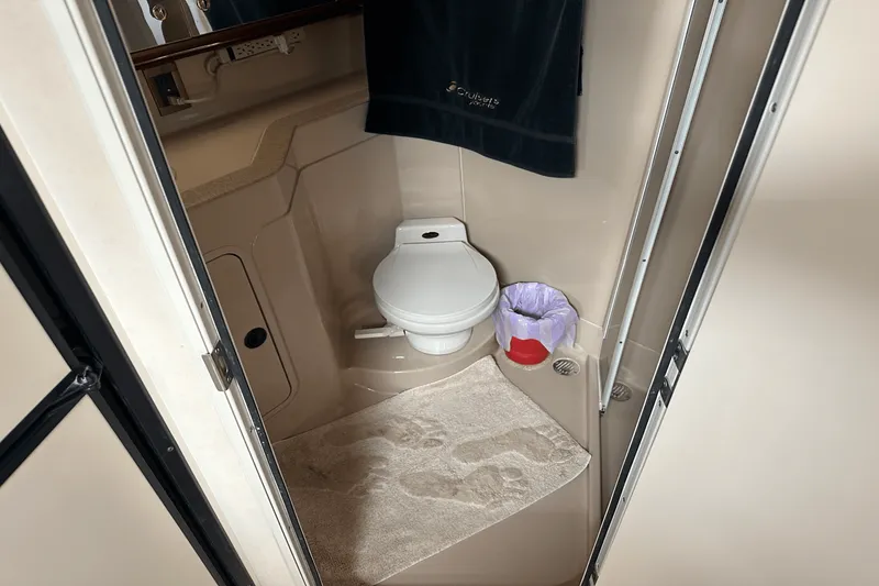 Slide: The Image of Cruisers Yachts 3870 2000 - 11