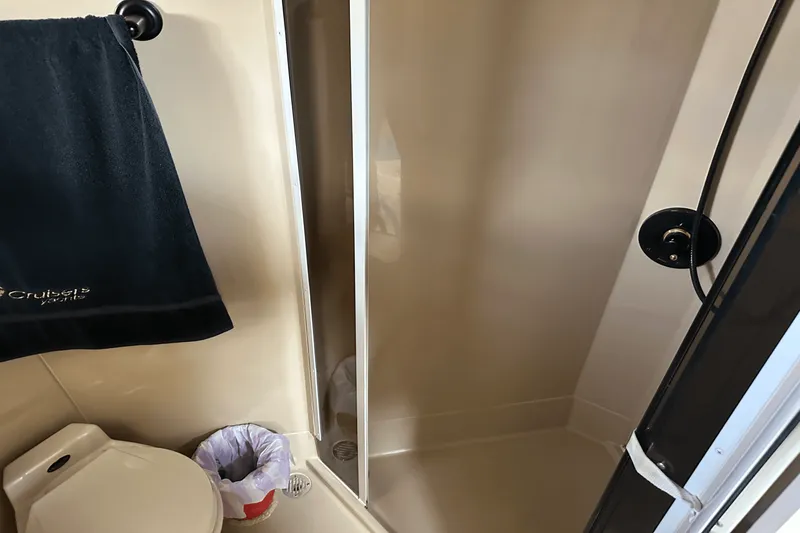 Slide: The Image of Cruisers Yachts 3870 2000 - 14