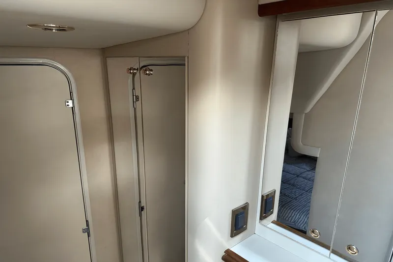 Slide: The Image of Cruisers Yachts 3870 2000 - 17