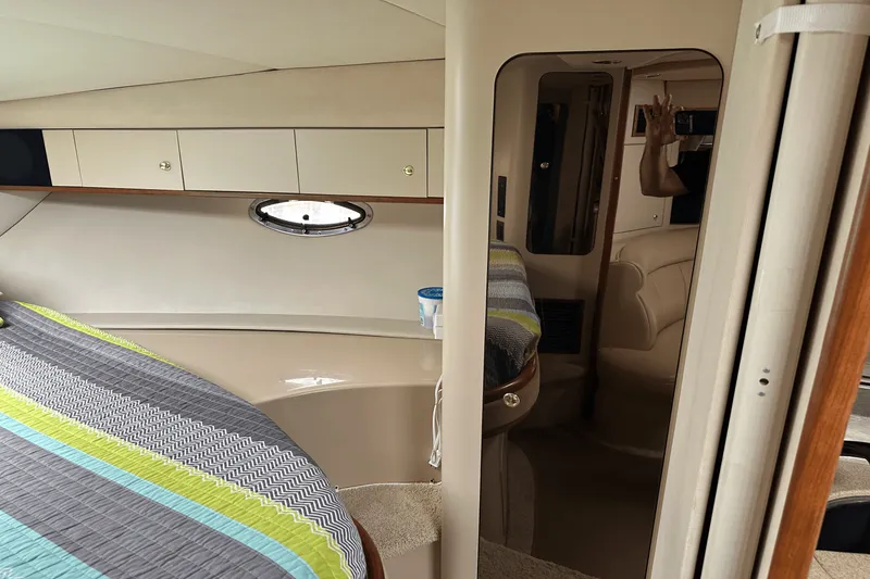 Slide: The Image of Cruisers Yachts 3870 2000 - 19