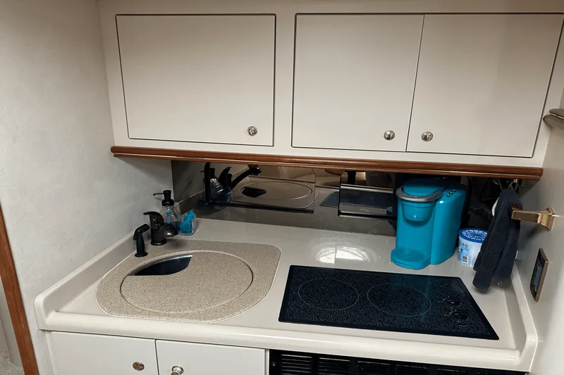 Slide: The Image of Cruisers Yachts 3870 2000 - 26