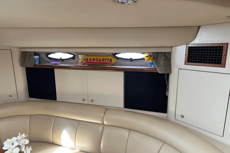 Slide: The Image of Cruisers Yachts 3870 2000 - 29