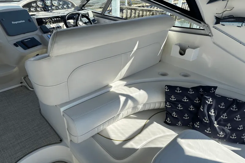 Slide: The Image of Cruisers Yachts 3870 2000 - 30