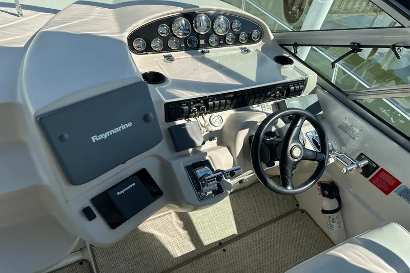 Slide: The Image of Cruisers Yachts 3870 2000 - 33