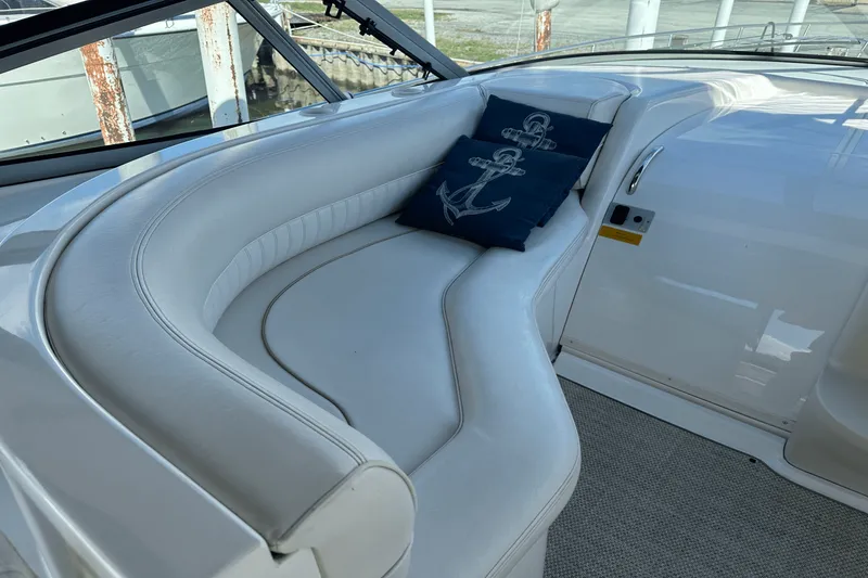 Slide: The Image of Cruisers Yachts 3870 2000 - 35