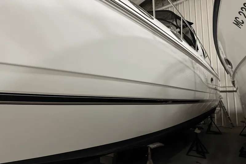 Slide: The Image of Cruisers Yachts 3870 2000 - 39