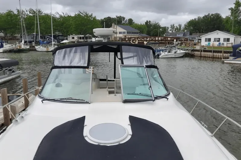 Slide: The Image of Cruisers Yachts 3870 2000 - 50