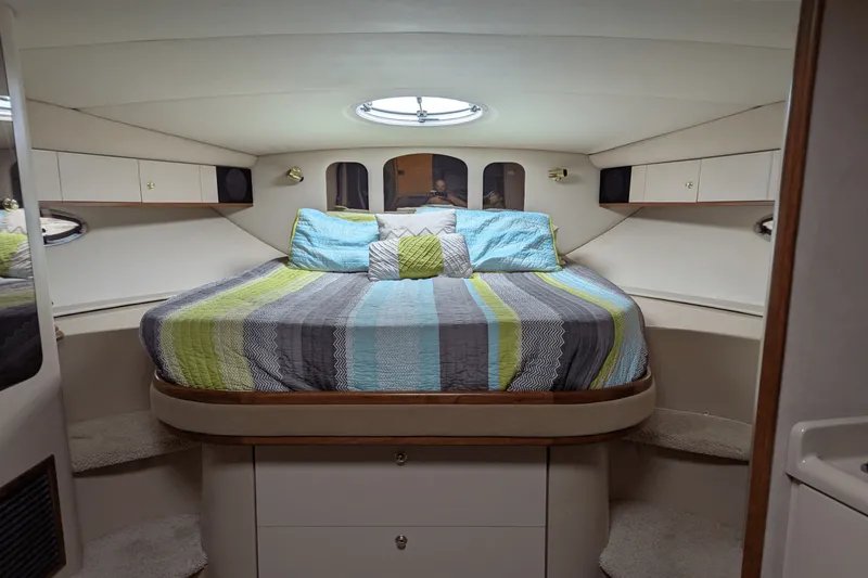 Slide: The Image of Cruisers Yachts 3870 2000 - 56