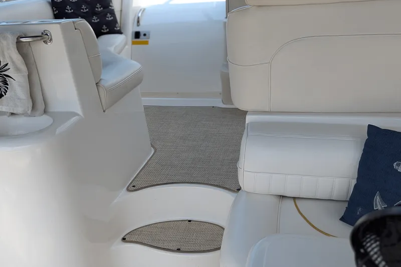 Slide: The Image of Cruisers Yachts 3870 2000 - 57