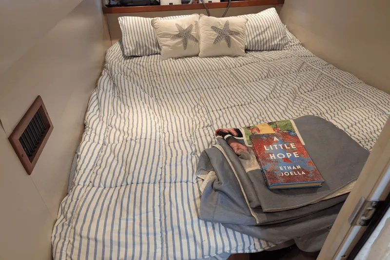 Slide: The Image of Cruisers Yachts 3870 2000 - 61