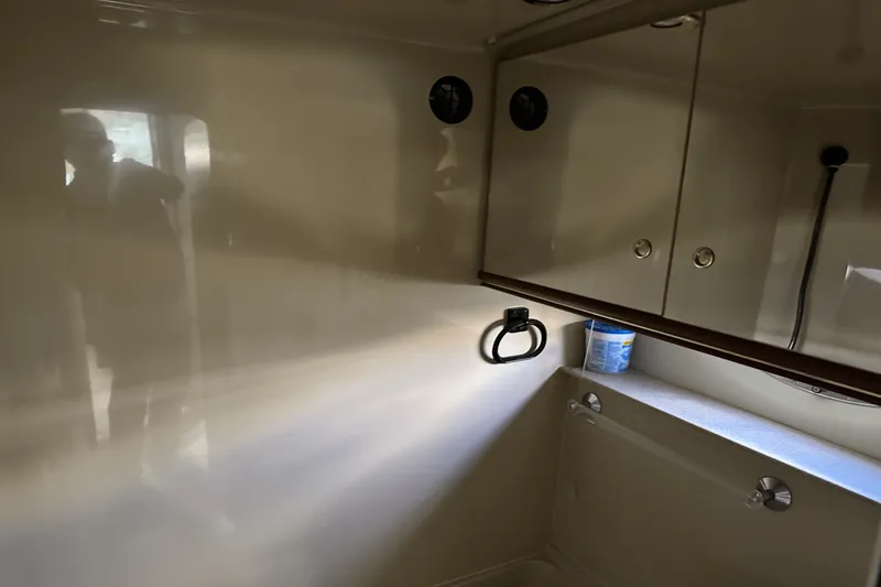 Slide: The Image of Cruisers Yachts 3870 2000 - 9