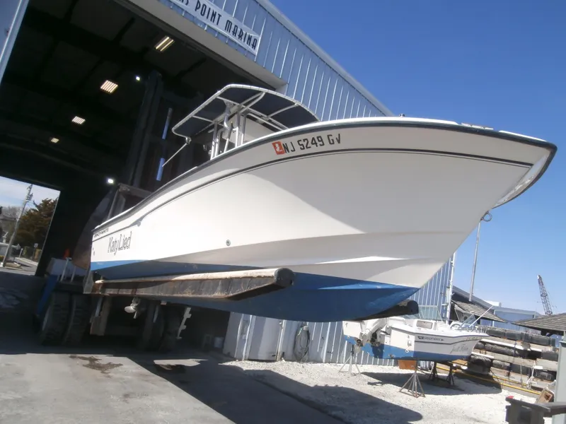 Slide: The Image of 2004 Grady-White 22 FISHERMAN boat in marina, elevated on a lift. - 12