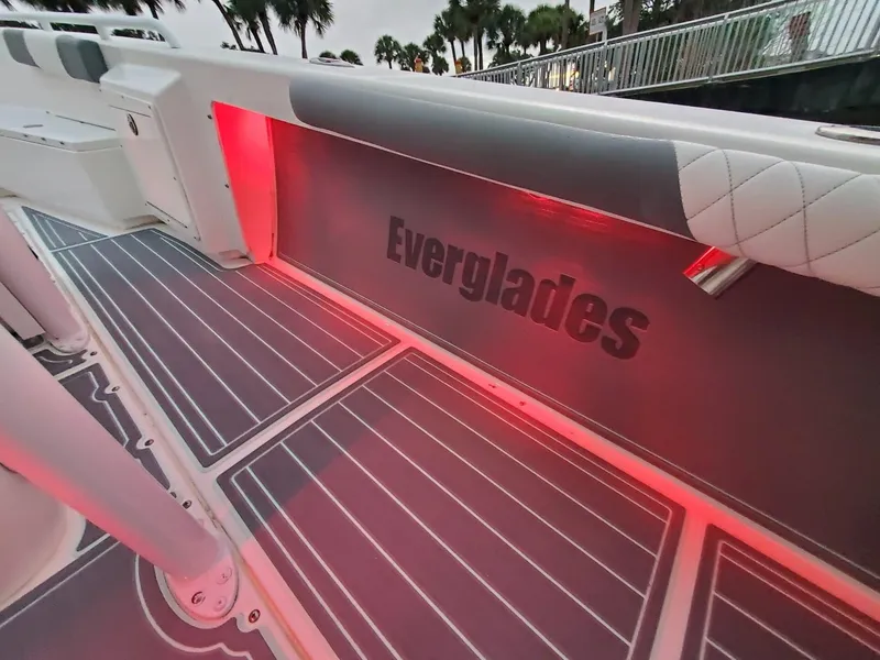 Slide: The Image of 2006 Everglades 243 CC boat interior with red LED lighting. - 15