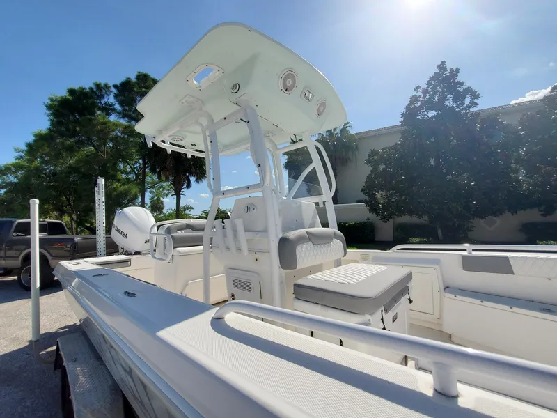 Slide: The Image of 2006 Everglades 243 CC center console boat in a sunny outdoor setting. - 44