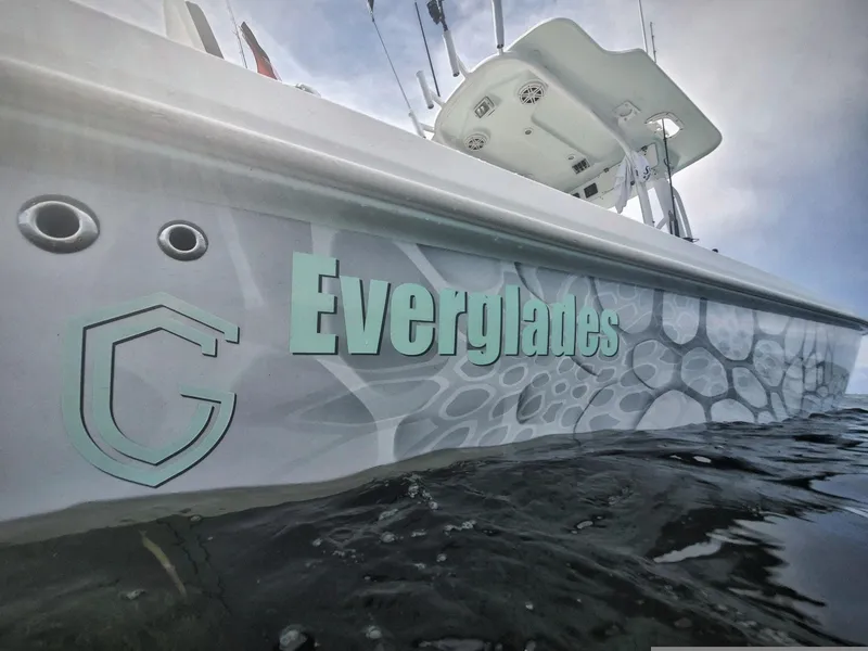 Slide: The Image of 2006 Everglades 243 CC boat on water, side view with logo. - 46