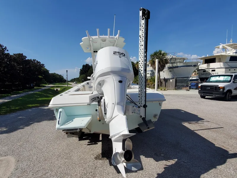 Slide: The Image of 2006 Everglades 243 CC boat with 250 HP engine, rear view in marina. - 48