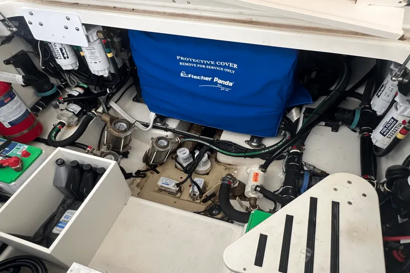 Slide: The Image of Boston Whaler 420 OUTRAGE 2021 - 14