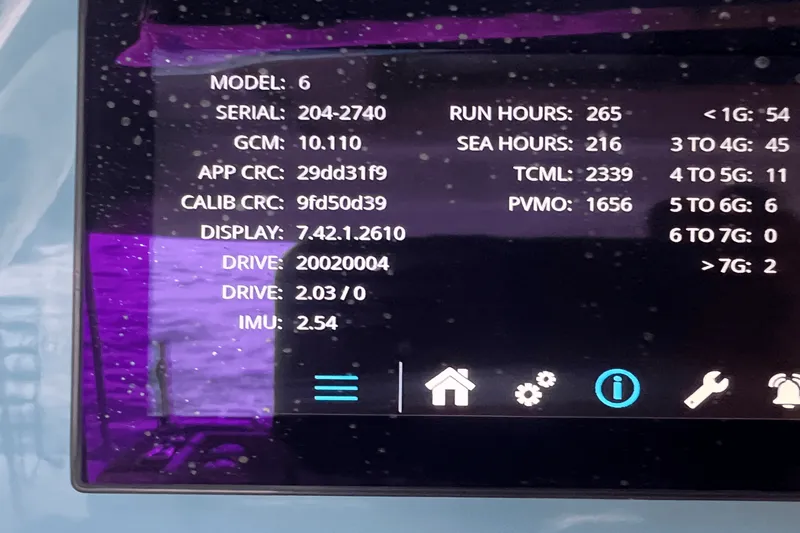 Slide: The Image of Boston Whaler 420 OUTRAGE 2021 - 18