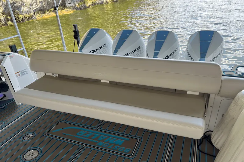 Slide: The Image of Boston Whaler 420 OUTRAGE 2021 - 32