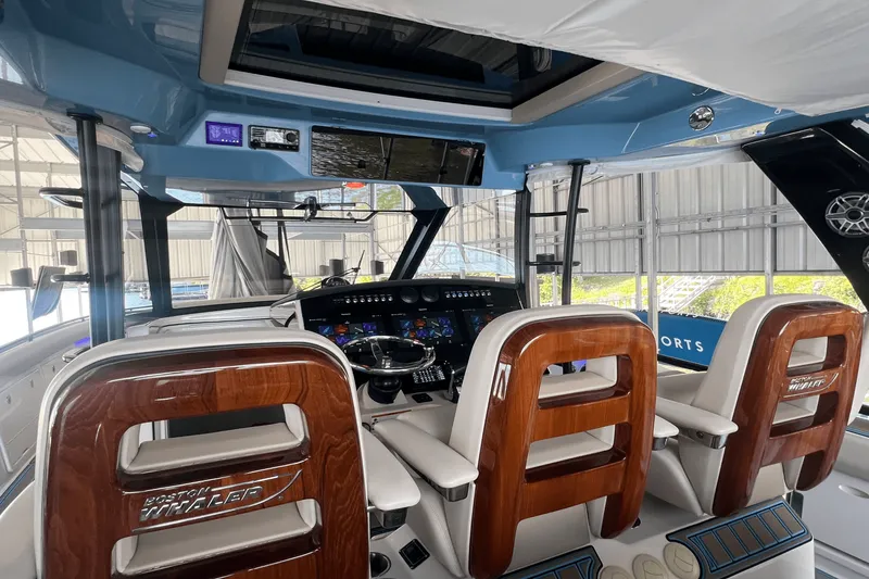 Slide: The Image of Boston Whaler 420 OUTRAGE 2021 - 42