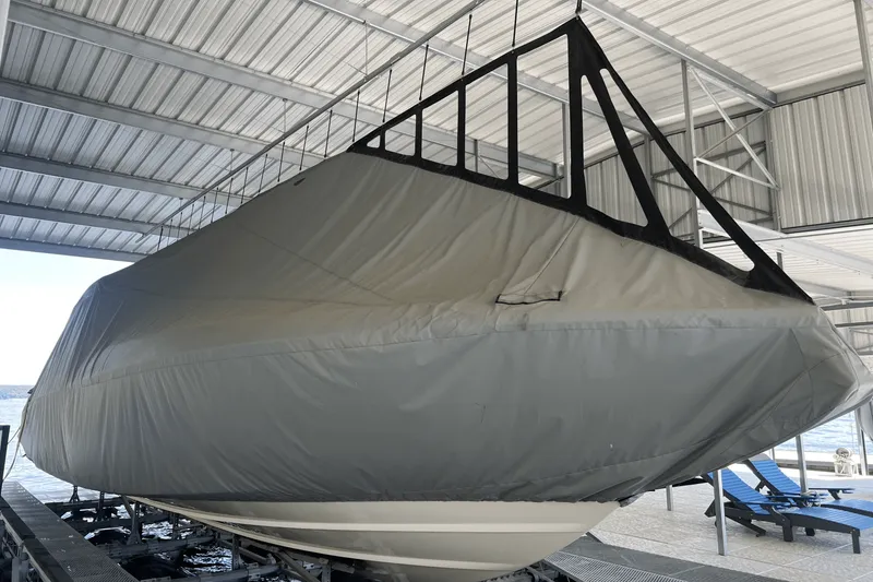 Slide: The Image of Boston Whaler 420 OUTRAGE 2021 - 50