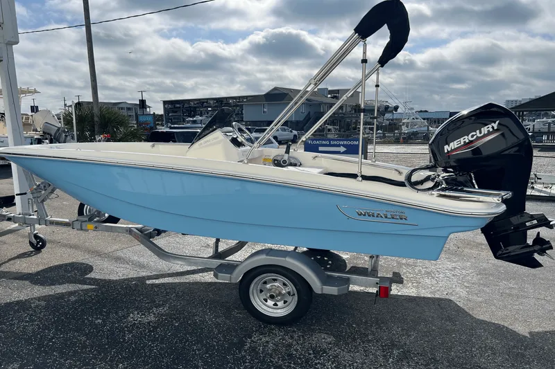 Slide: The Image of Boston Whaler 130 Super Sport 2026 - 1