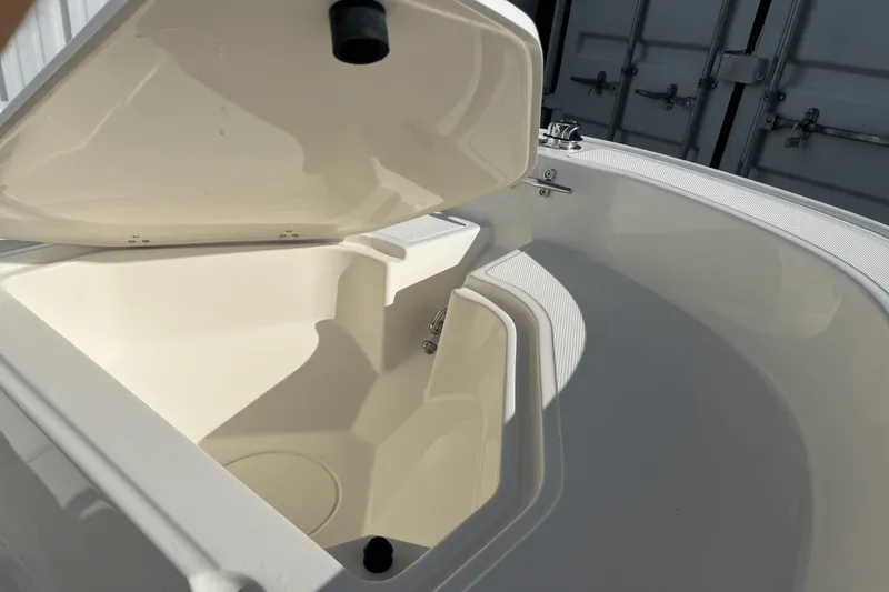 Slide: The Image of Boston Whaler 130 Super Sport 2026 - 11