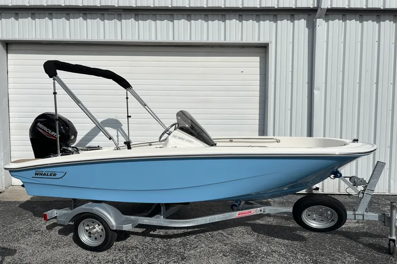 Slide: The Image of Boston Whaler 130 Super Sport 2026 - 4