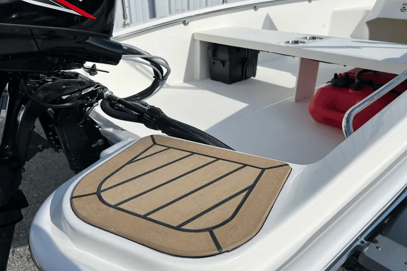 Slide: The Image of Boston Whaler 130 Super Sport 2026 - 9