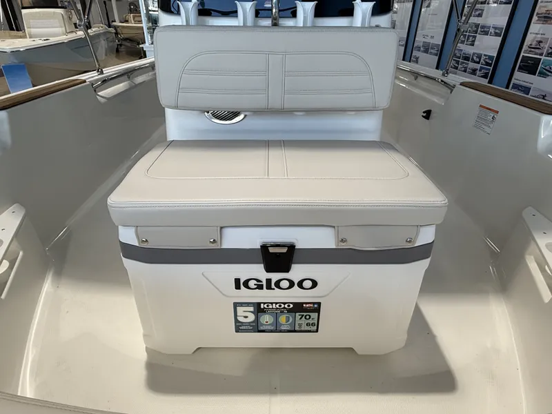 Slide: The Image of Boston Whaler 170 Montauk 2026 - 10