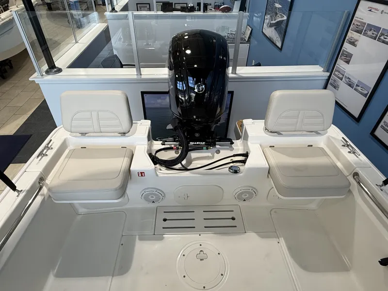 Slide: The Image of Boston Whaler 170 Montauk 2026 - 5