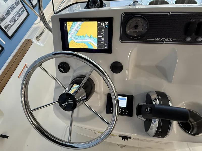 Slide: The Image of Boston Whaler 170 Montauk 2026 - 9