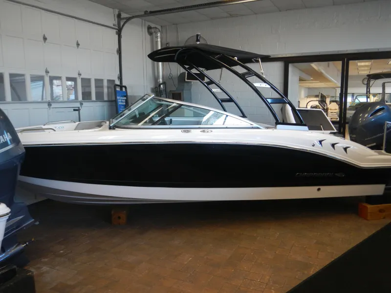The Image of 2024 Chaparral 21 SSi boat displayed indoors with black and white exterior. - 0