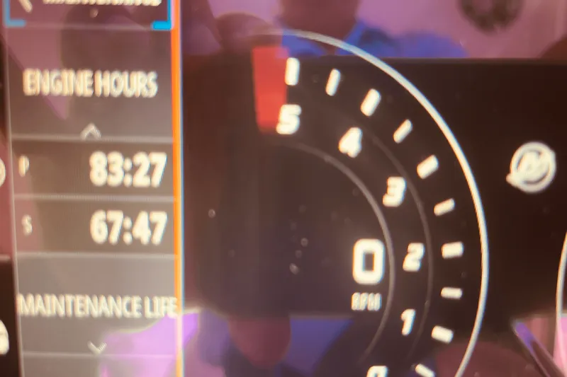 Slide: The Image of Sea Ray 350 SUNDANCER COUPE 2021 - 37