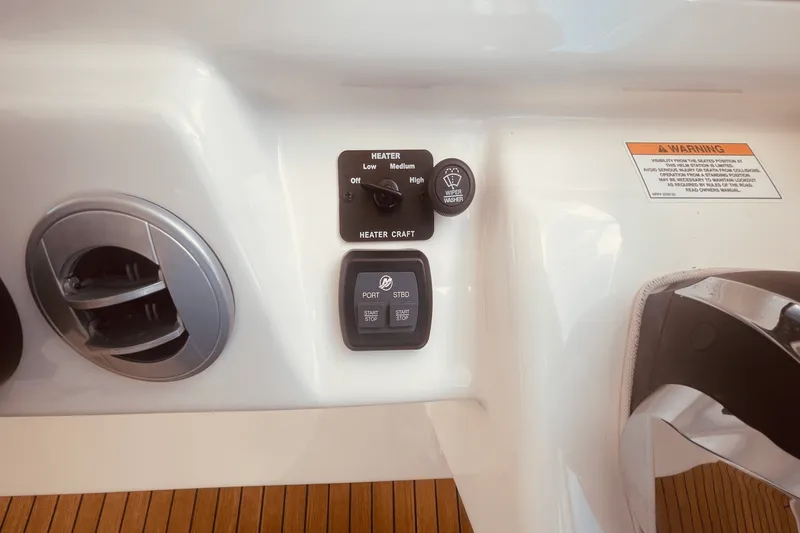 Slide: The Image of Sea Ray 350 SUNDANCER COUPE 2021 - 41