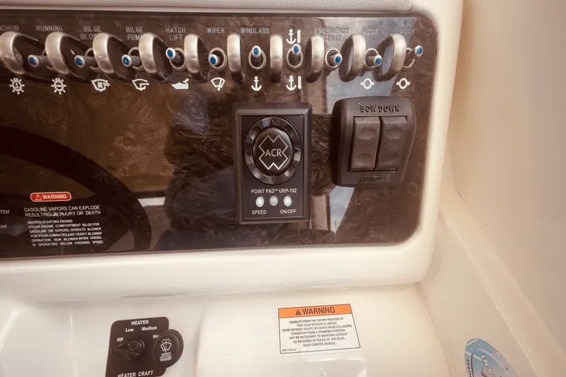 Slide: The Image of Sea Ray 350 SUNDANCER COUPE 2021 - 42