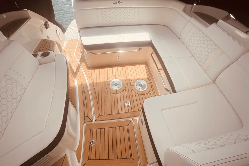 Slide: The Image of Sea Ray 350 SUNDANCER COUPE 2021 - 65
