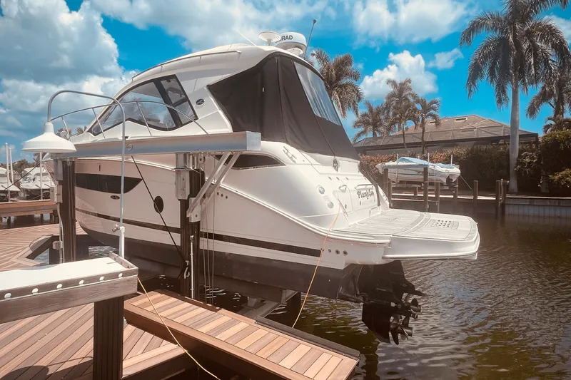 Slide: The Image of Sea Ray 350 SUNDANCER COUPE 2021 - 7