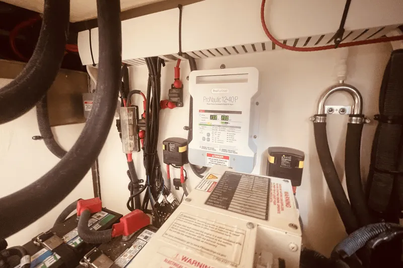 Slide: The Image of Sea Ray 350 SUNDANCER COUPE 2021 - 77