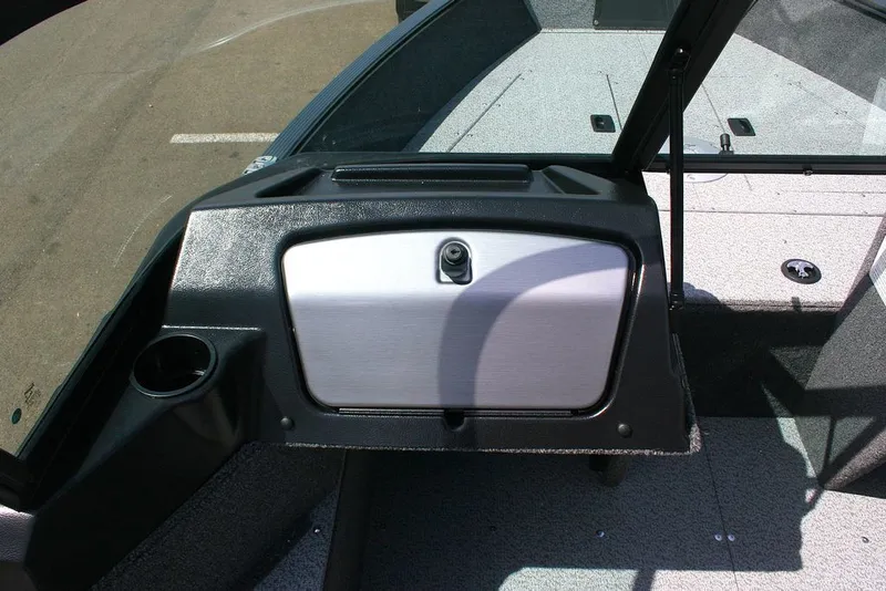 Slide: The Image of Lund 1650 Angler Sport 2026 - 8