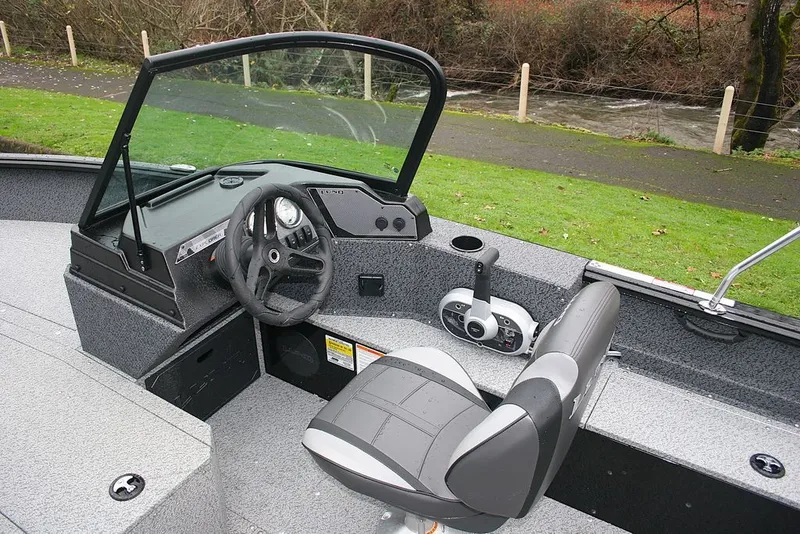 Slide: The Image of Lund 1700 Explorer Sport 2026 - 5
