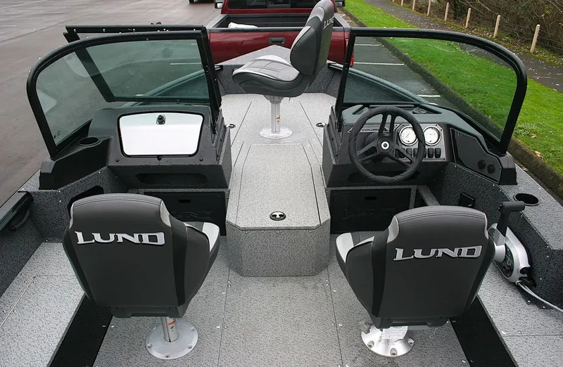 Slide: The Image of Lund 1700 Explorer Sport 2026 - 4