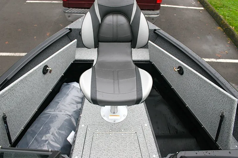 Slide: The Image of Lund 1700 Explorer Sport 2026 - 8