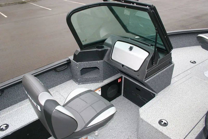 Slide: The Image of Lund 1700 Explorer Sport 2026 - 6