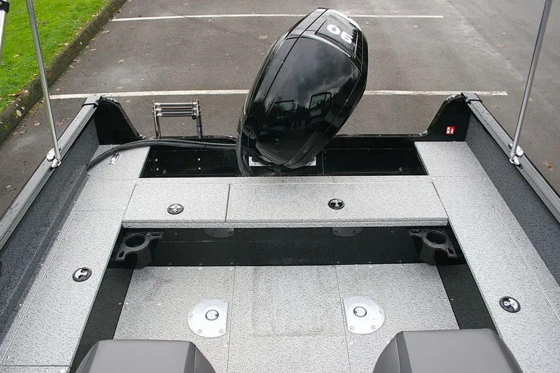 Slide: The Image of Lund 1700 Explorer Sport 2026 - 9
