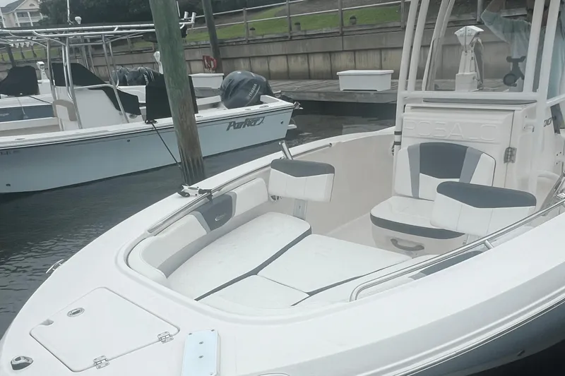 Slide: The Image of Robalo R 200 2023 - 5