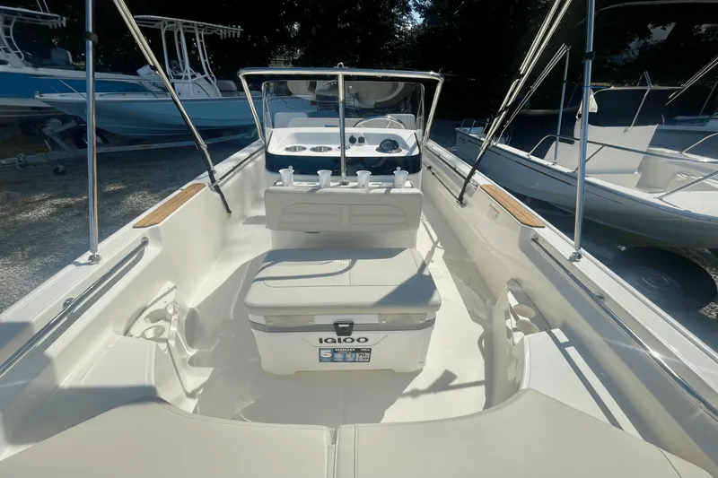 Slide: The Image of Boston Whaler 170 Montauk 2026 - 13