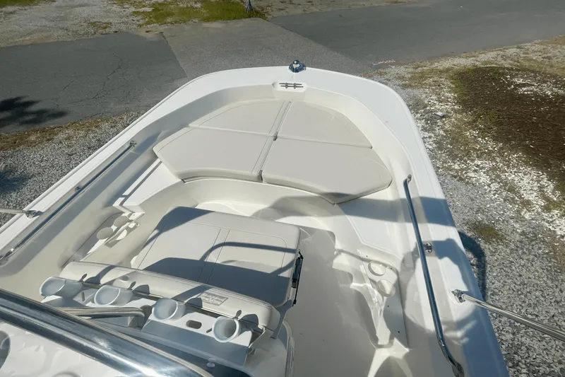 Slide: The Image of Boston Whaler 170 Montauk 2026 - 14
