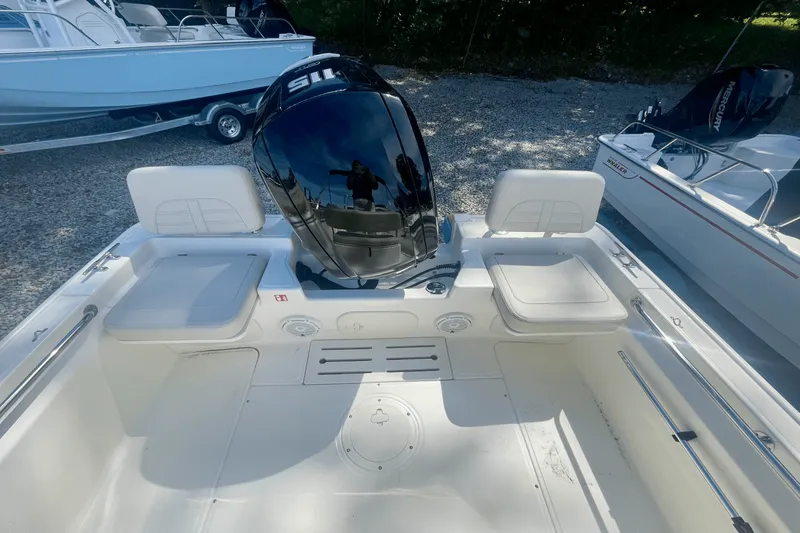 Slide: The Image of Boston Whaler 170 Montauk 2026 - 4