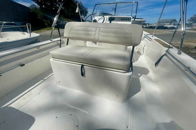 Slide: The Image of Boston Whaler 170 Montauk 2026 - 5